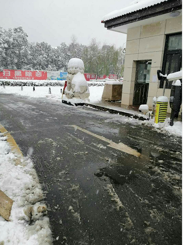 常德市康都物業(yè)服務(wù)有限公司,常德保安服務(wù)公司,保潔服務(wù),綠化服務(wù),搬運服務(wù),墻外高空清洗服務(wù)